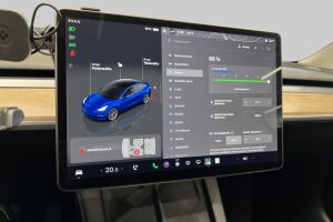 Tesla Model 3 esikatselu 18