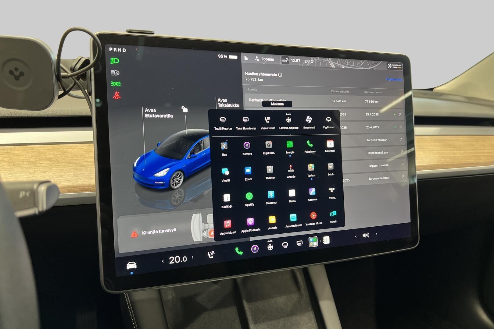 Tesla Model 3 iso kuva 20