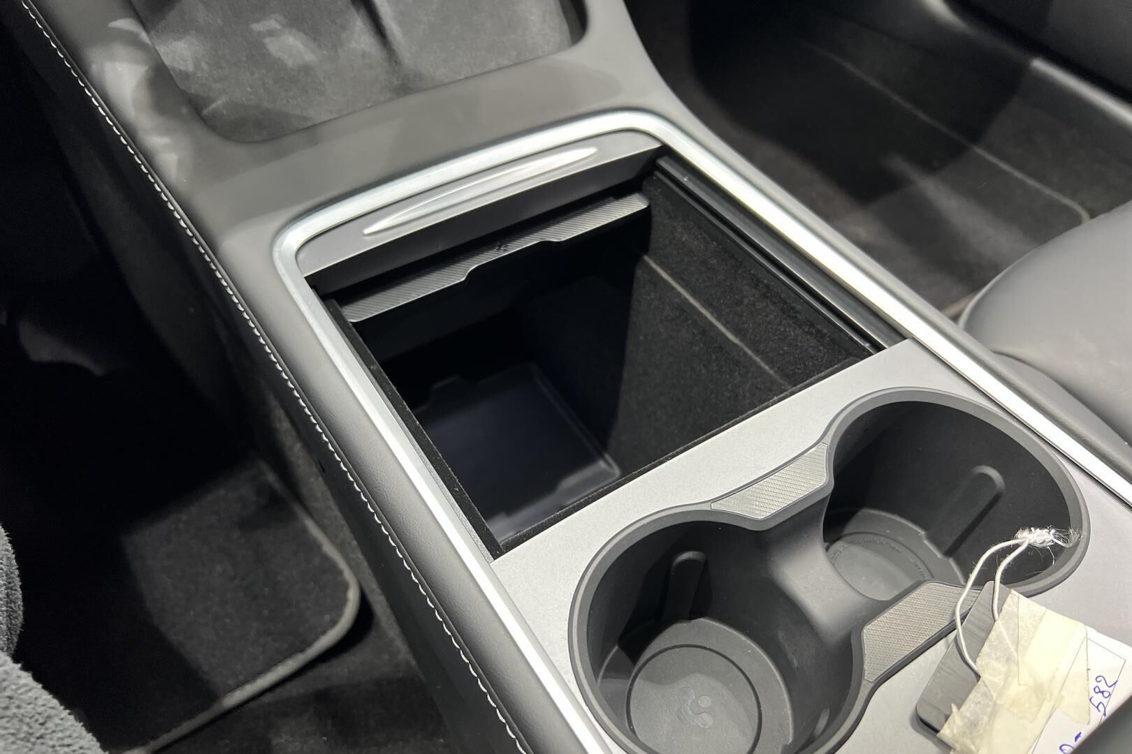 Tesla Model 3 iso kuva 23