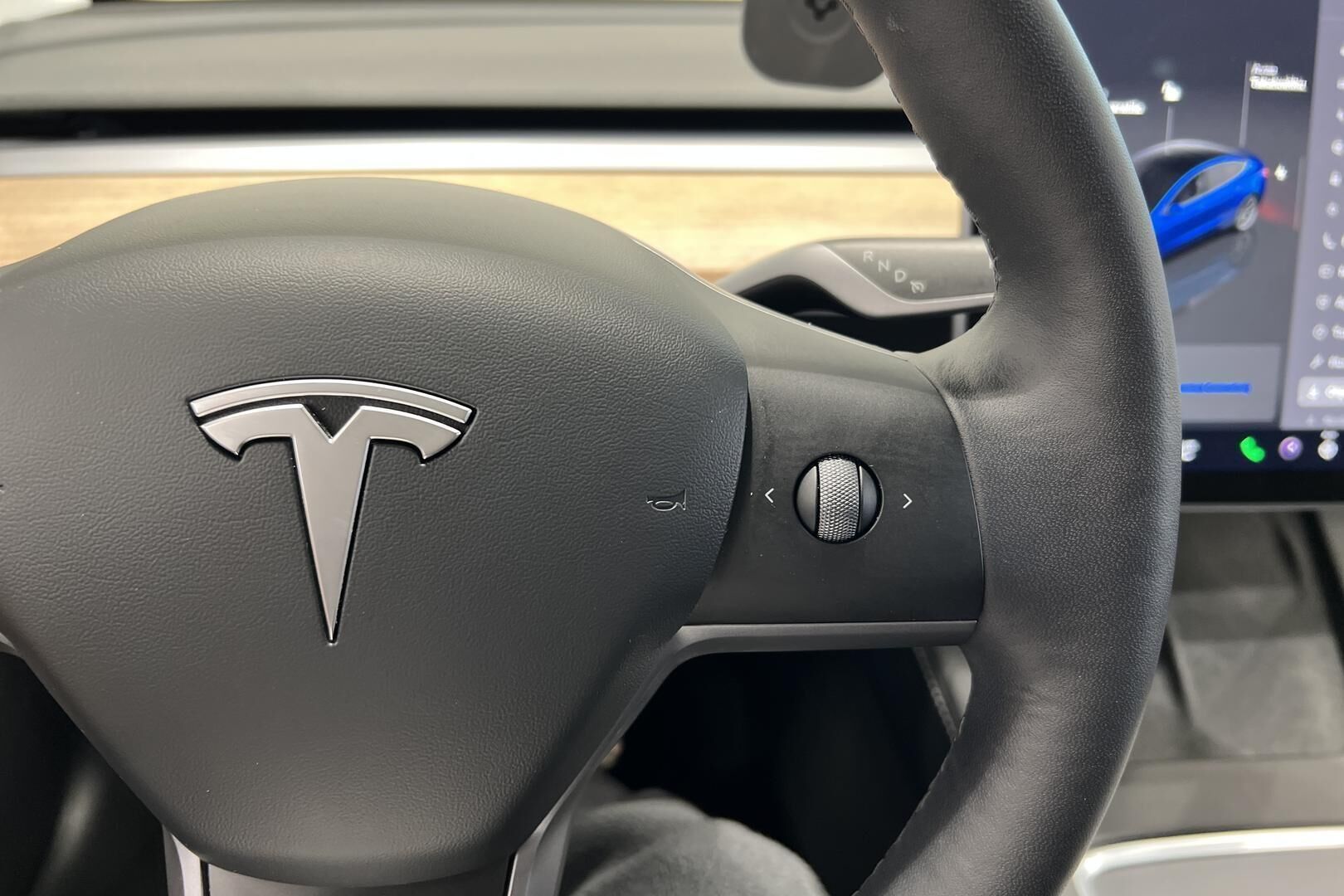 Tesla Model 3 iso kuva 28