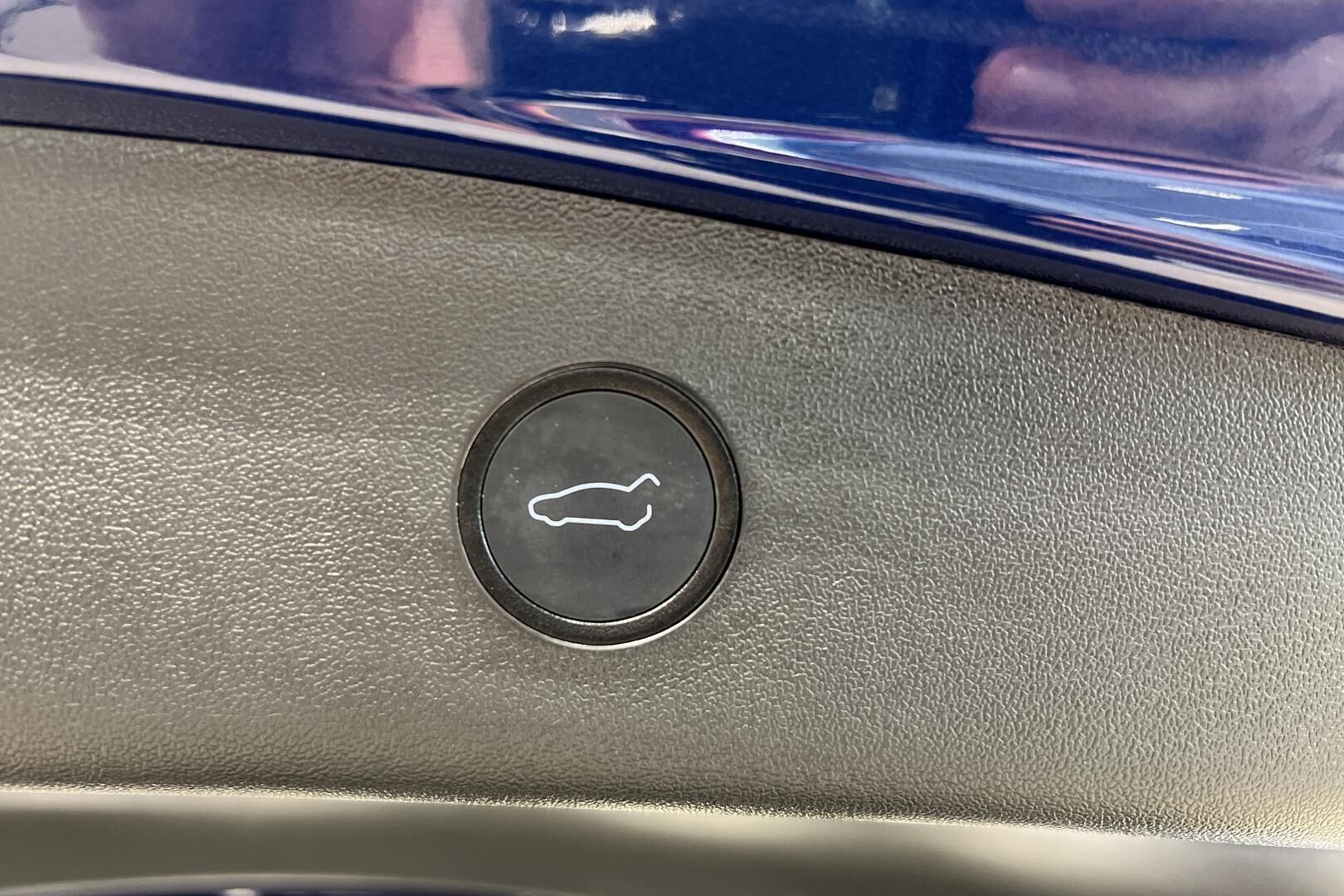 Tesla Model 3 iso kuva 35