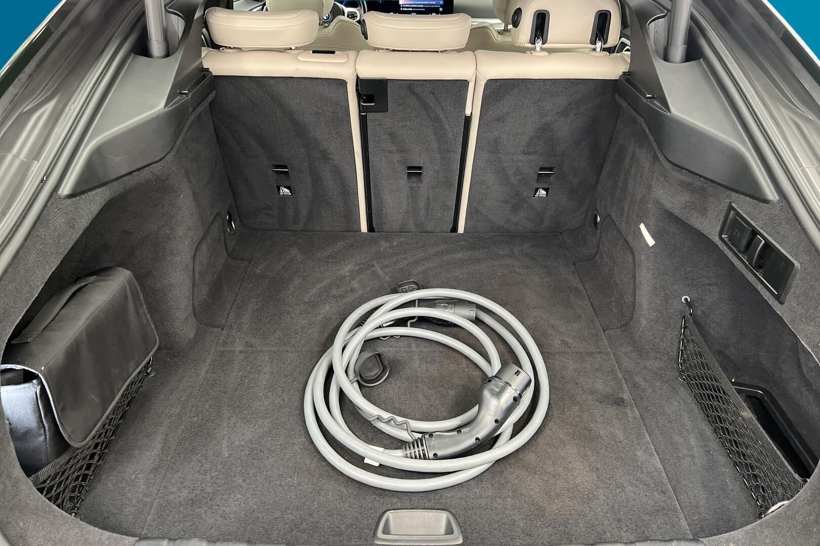 BMW i4 iso kuva 11