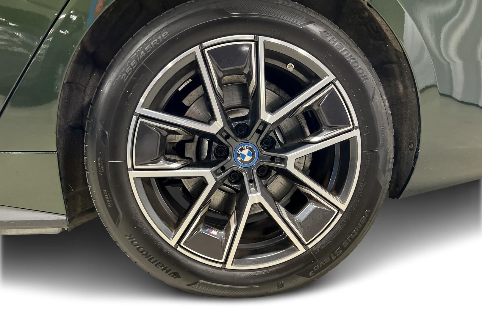 BMW i4 iso kuva 12