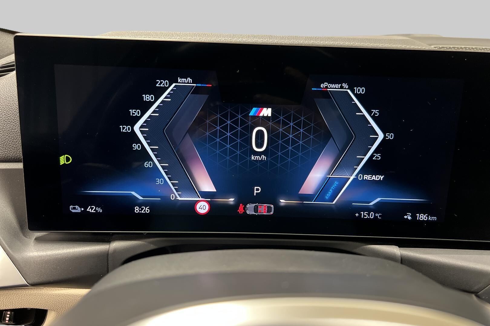 BMW i4 iso kuva 13