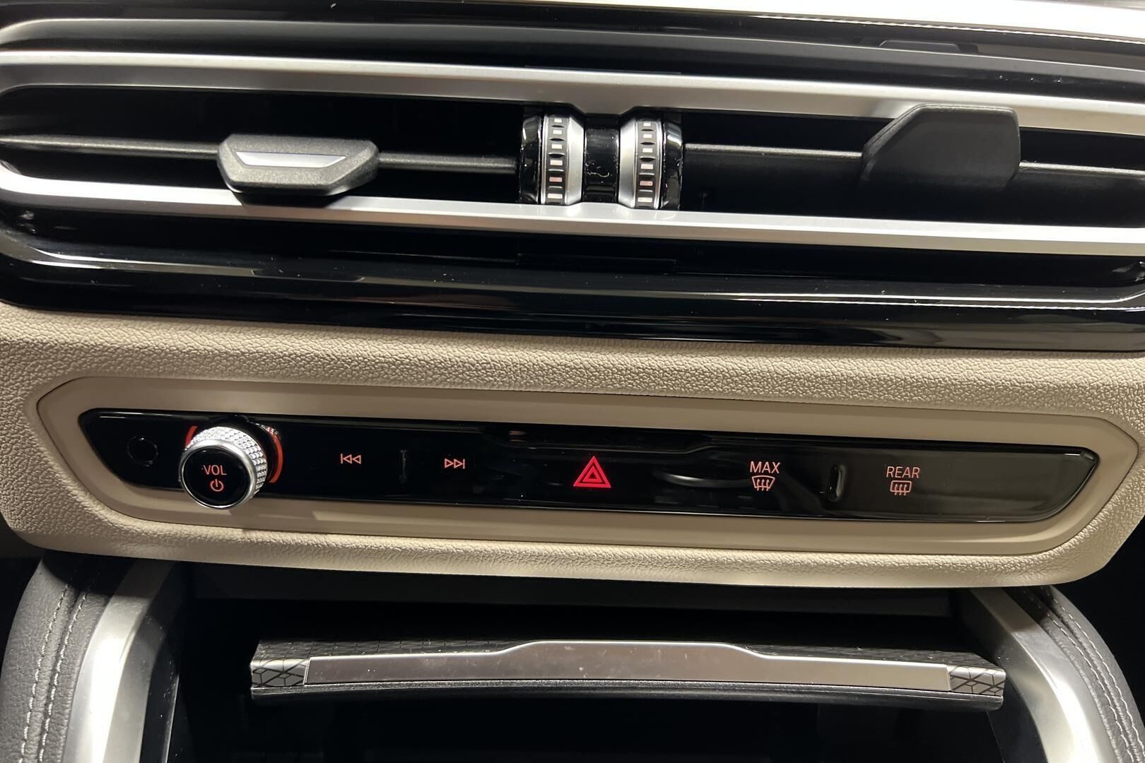 BMW i4 iso kuva 15