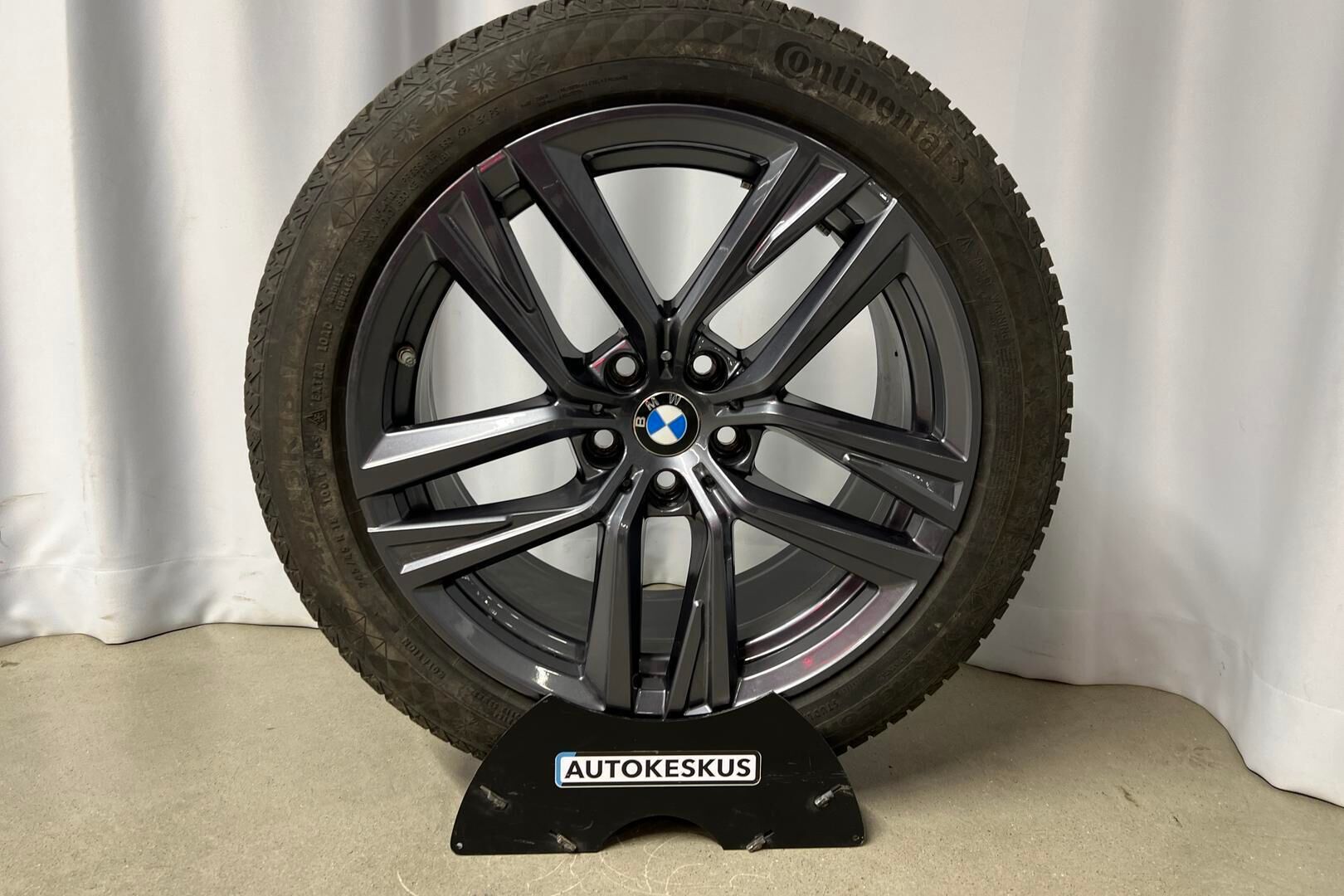 BMW i4 iso kuva 21