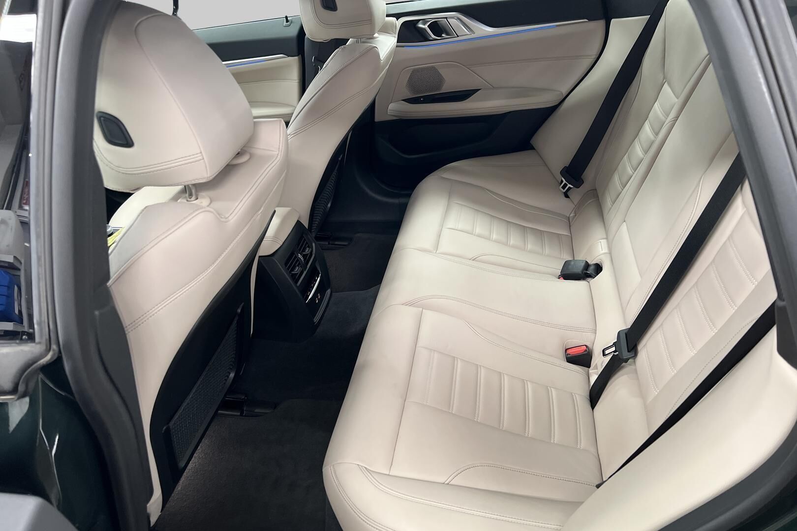 BMW i4 iso kuva 9