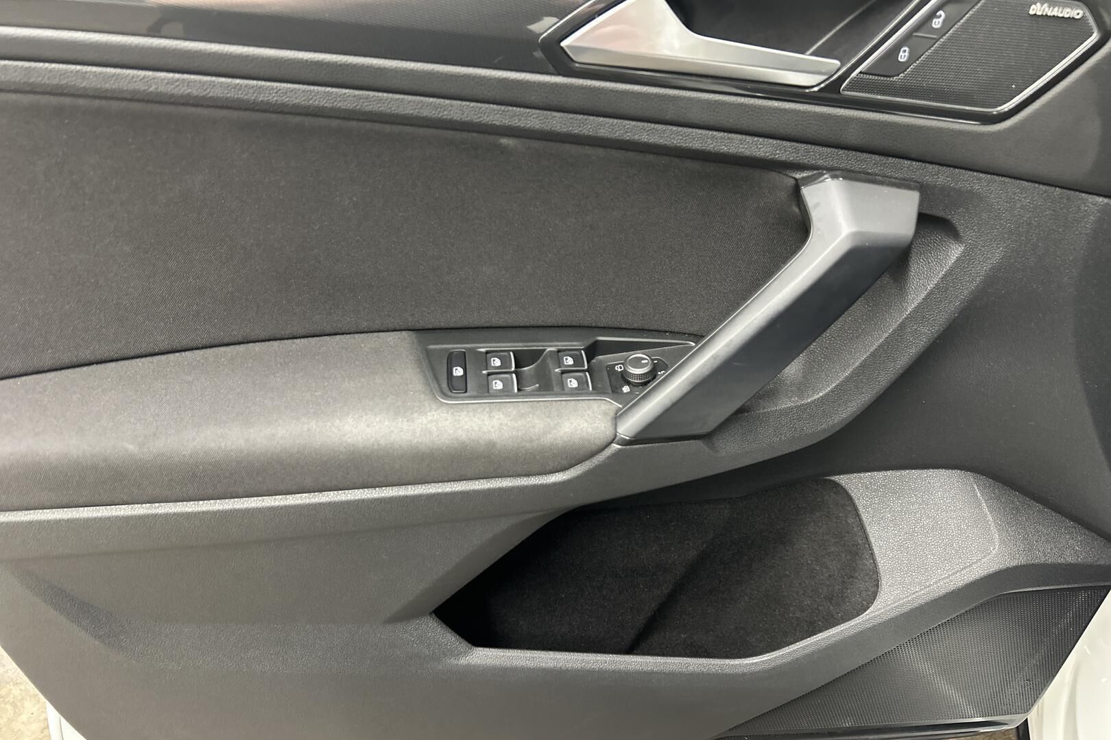 Volkswagen Tiguan iso kuva 14