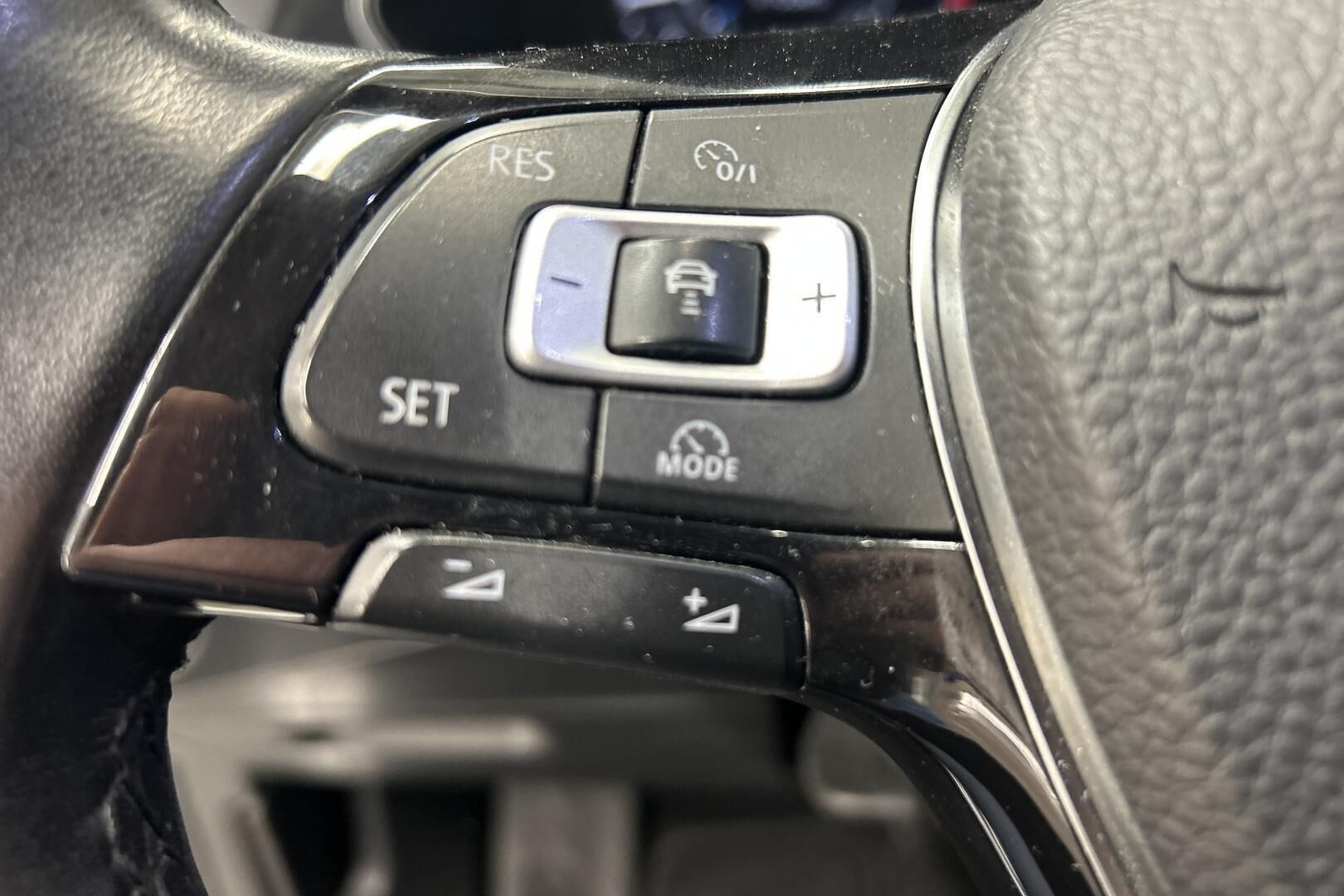 Volkswagen Tiguan iso kuva 17