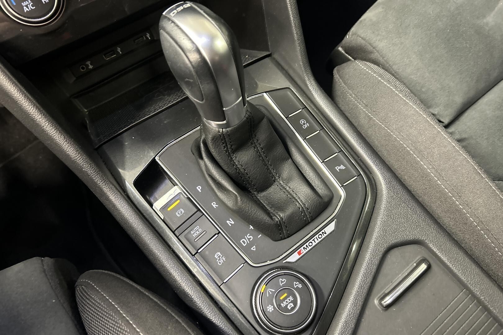Volkswagen Tiguan iso kuva 24