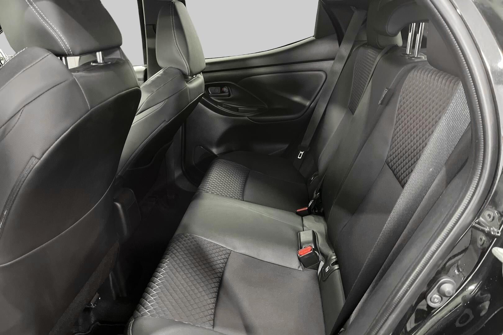 Toyota Yaris iso kuva 9