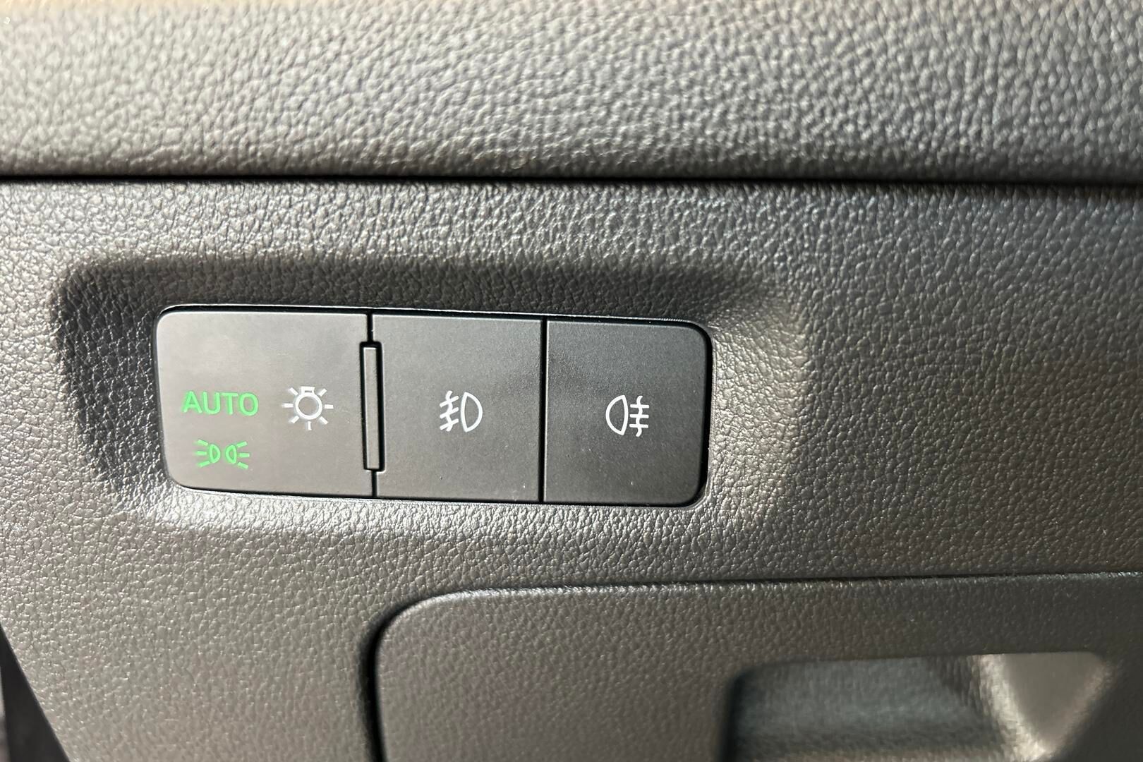 Skoda Octavia iso kuva 12