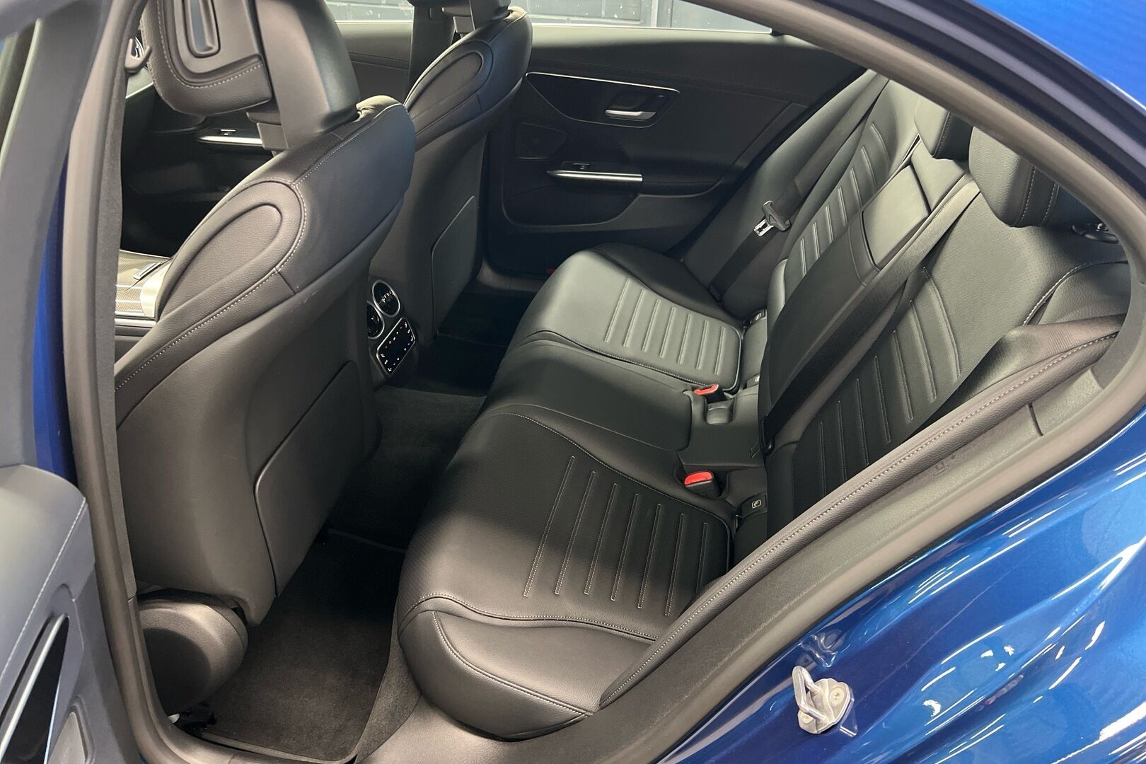 Mercedes-Benz C iso kuva 8