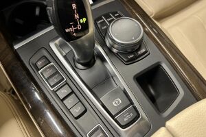 BMW X5 esikatselu 16