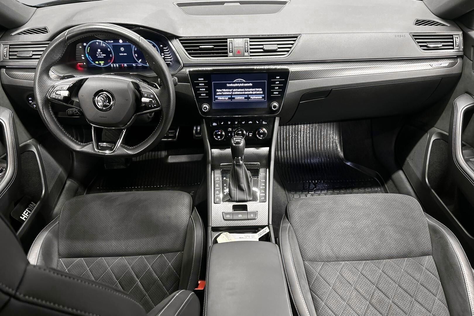 Skoda Superb iso kuva 10