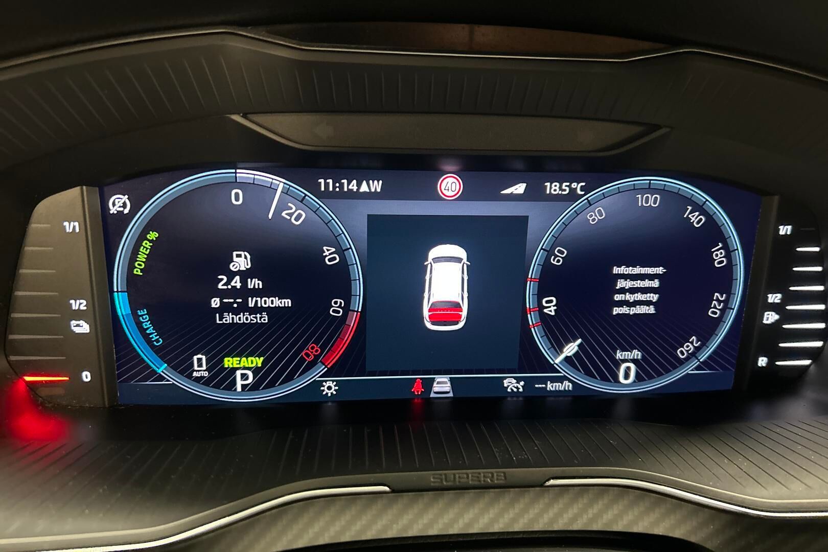 Skoda Superb iso kuva 13