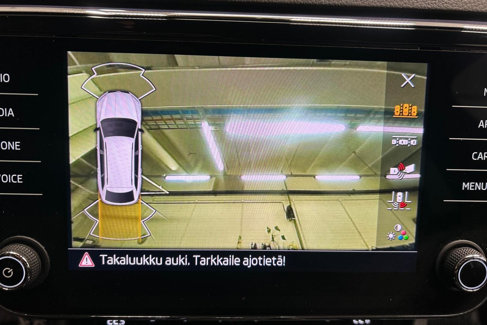 Skoda Superb iso kuva 14