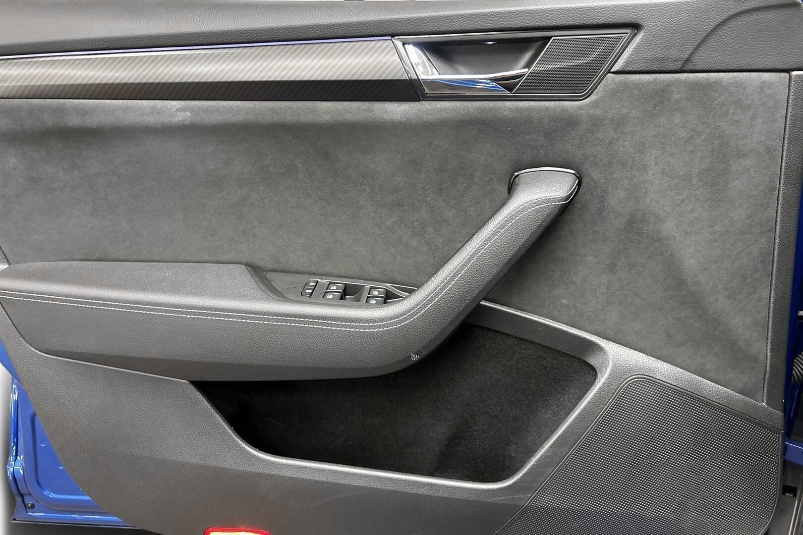 Skoda Superb iso kuva 16