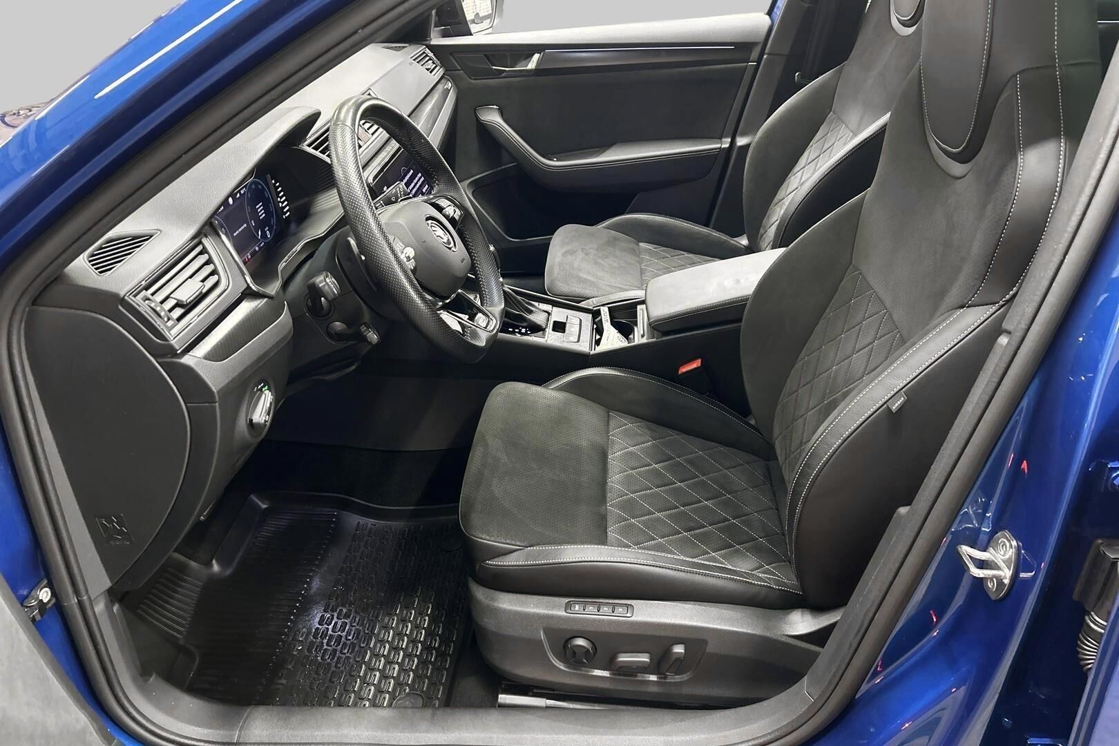 Skoda Superb iso kuva 8