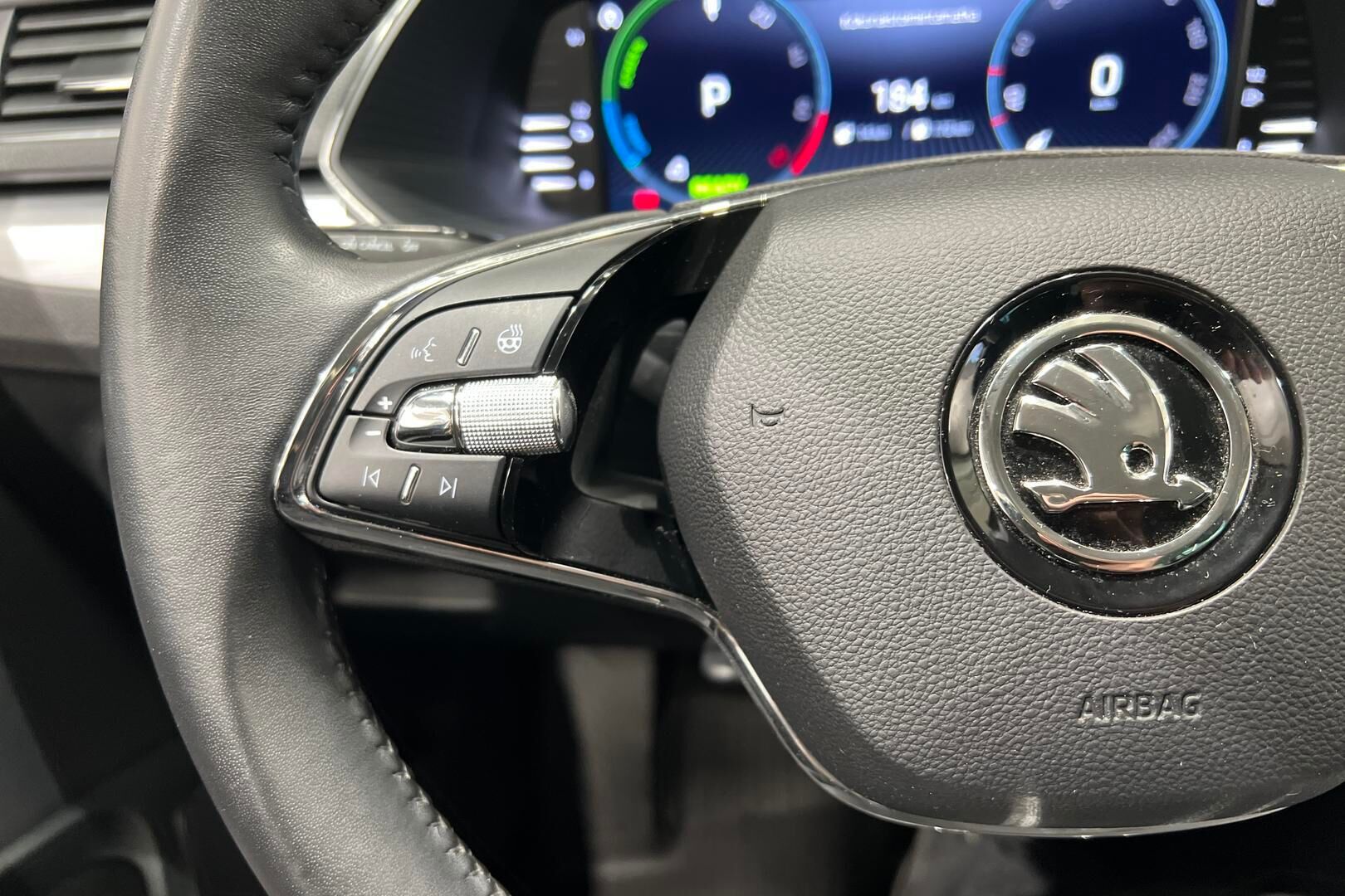 Skoda Superb iso kuva 25