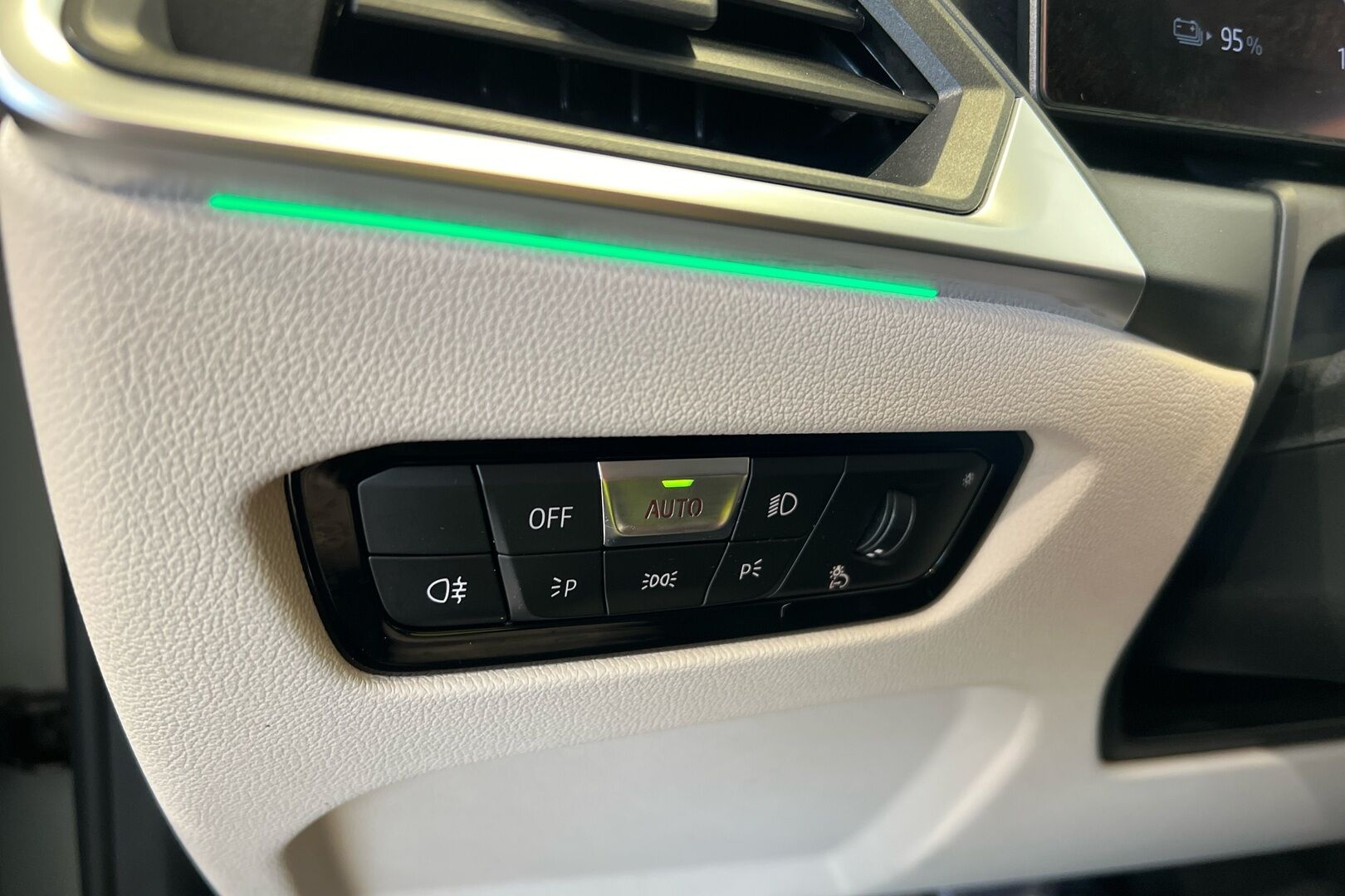 BMW I4 M50 iso kuva 25