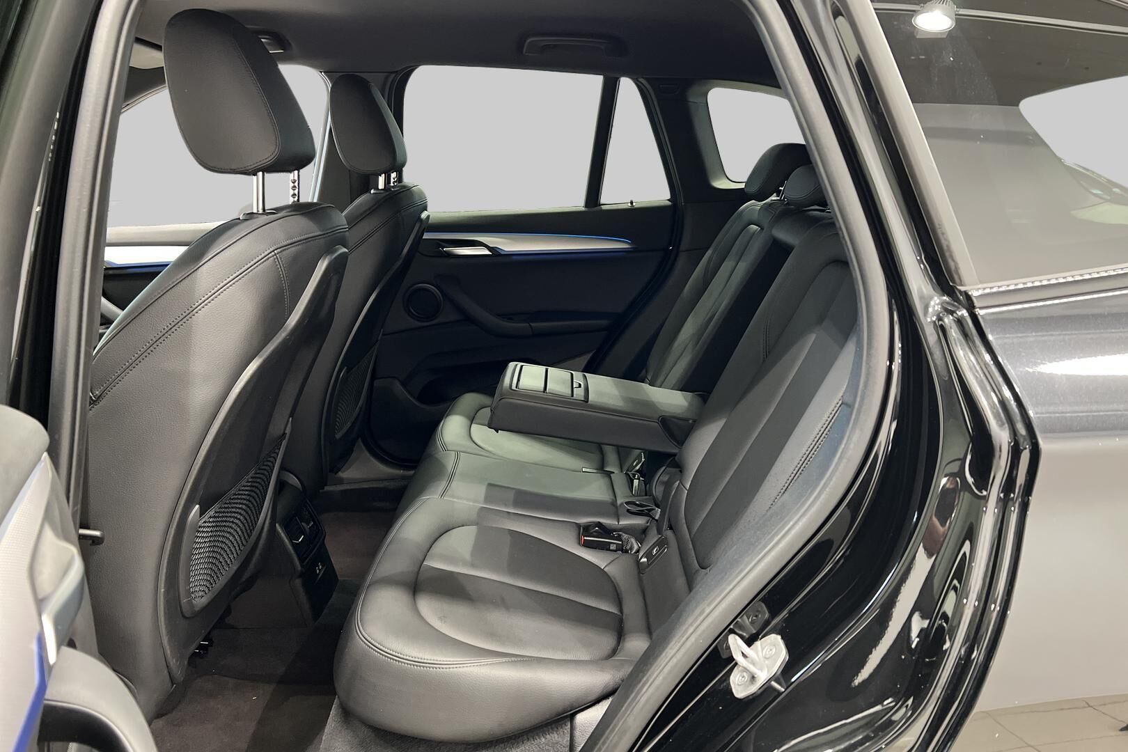 BMW X1 iso kuva 9
