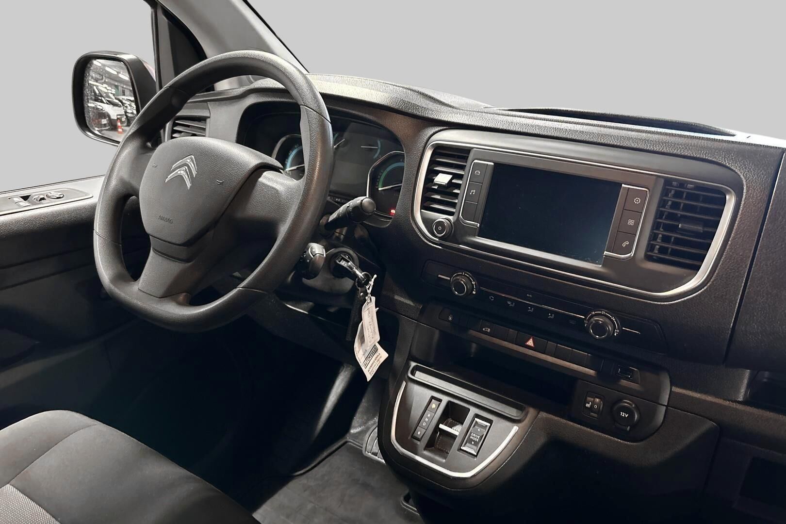 Citroen e-Jumpy iso kuva 8