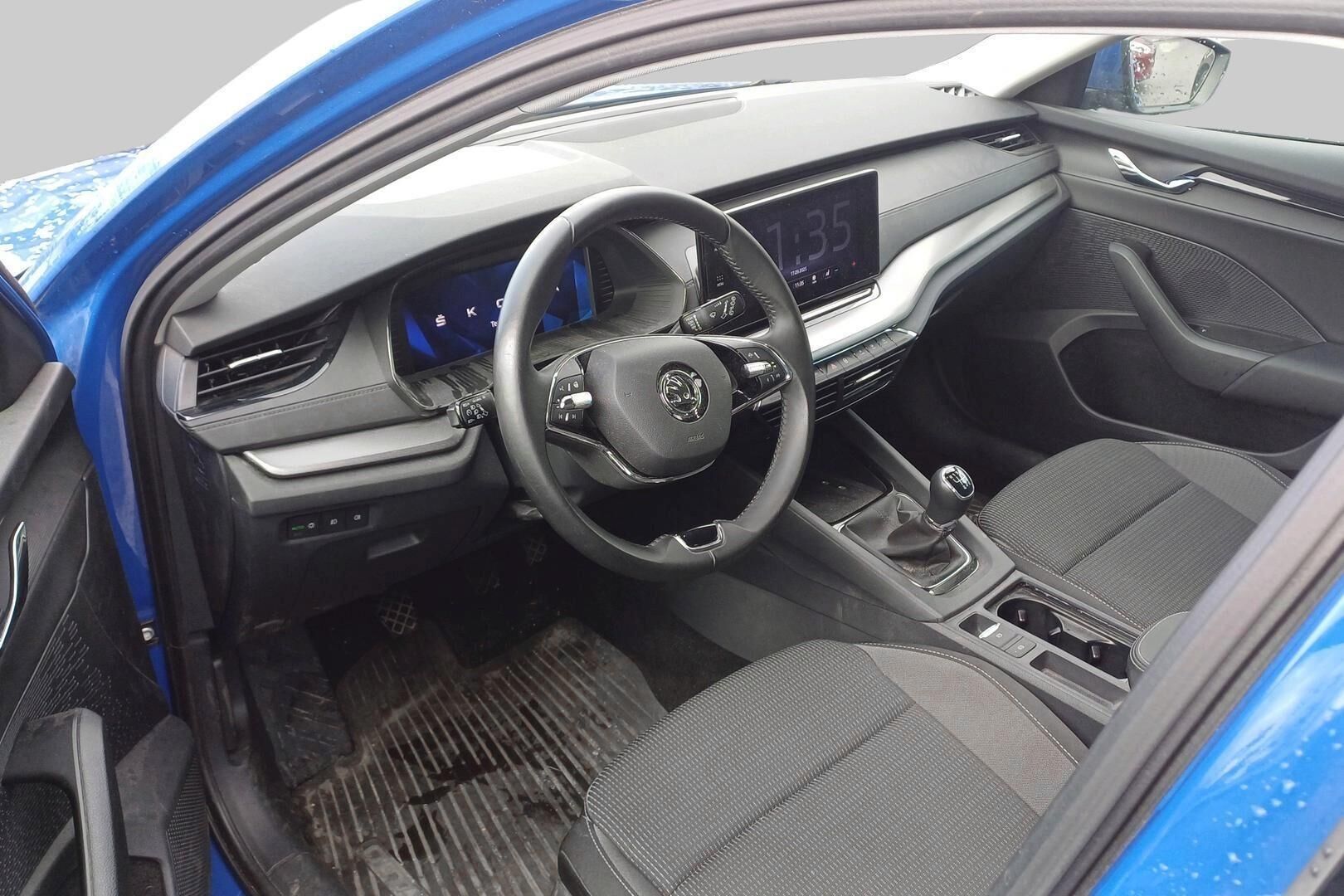 Skoda Octavia iso kuva 2