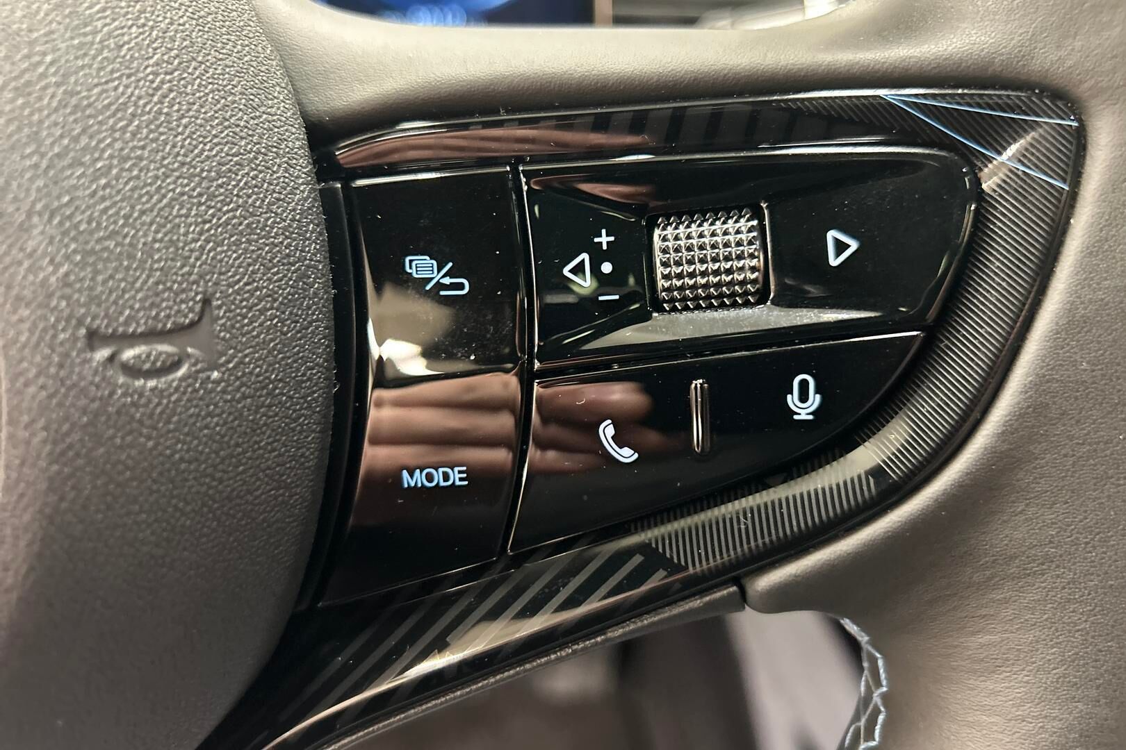 BYD Seal iso kuva 17