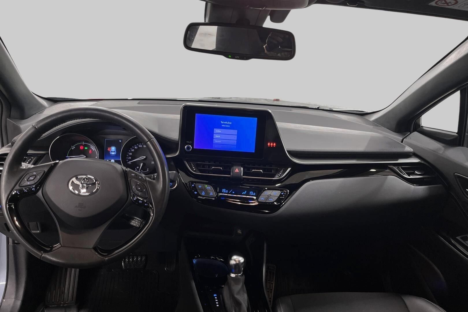 Toyota C-HR iso kuva 10