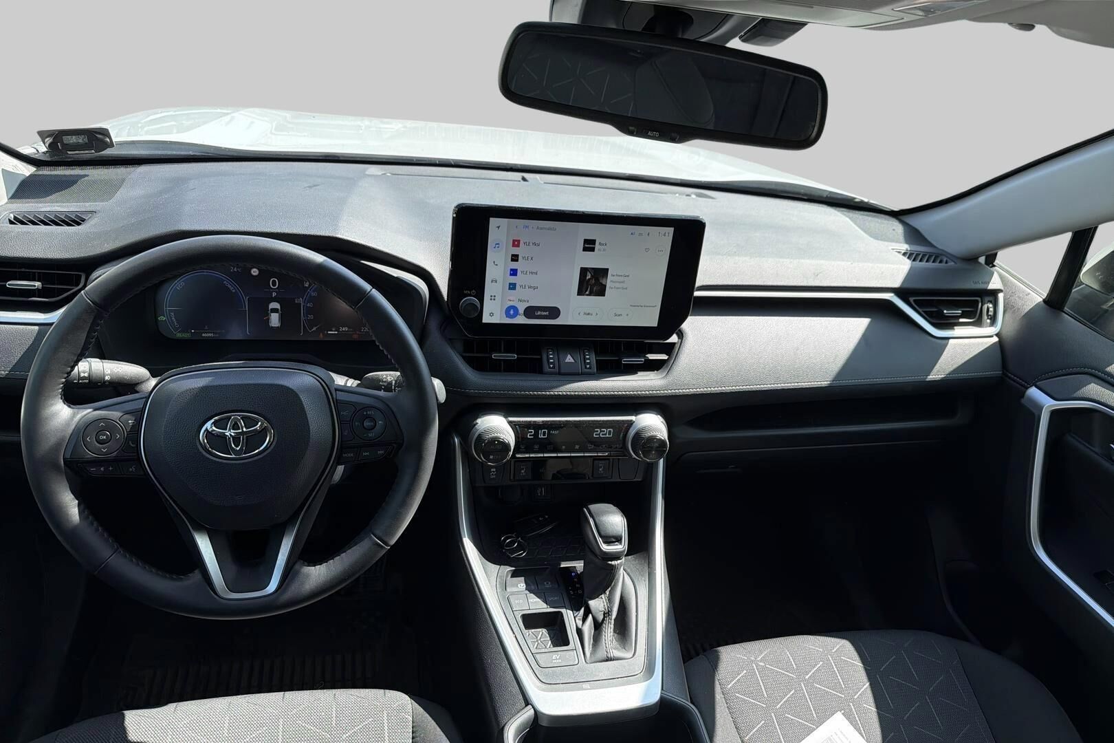 Toyota RAV4 iso kuva 1