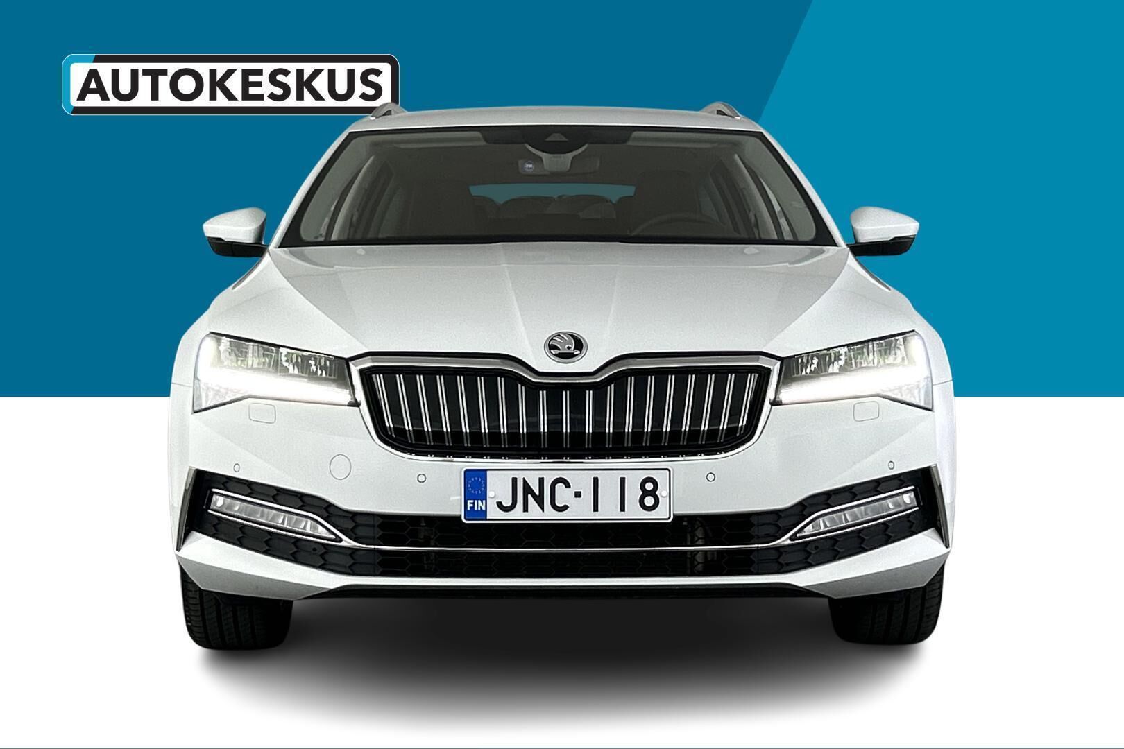 Skoda Superb iso kuva 1