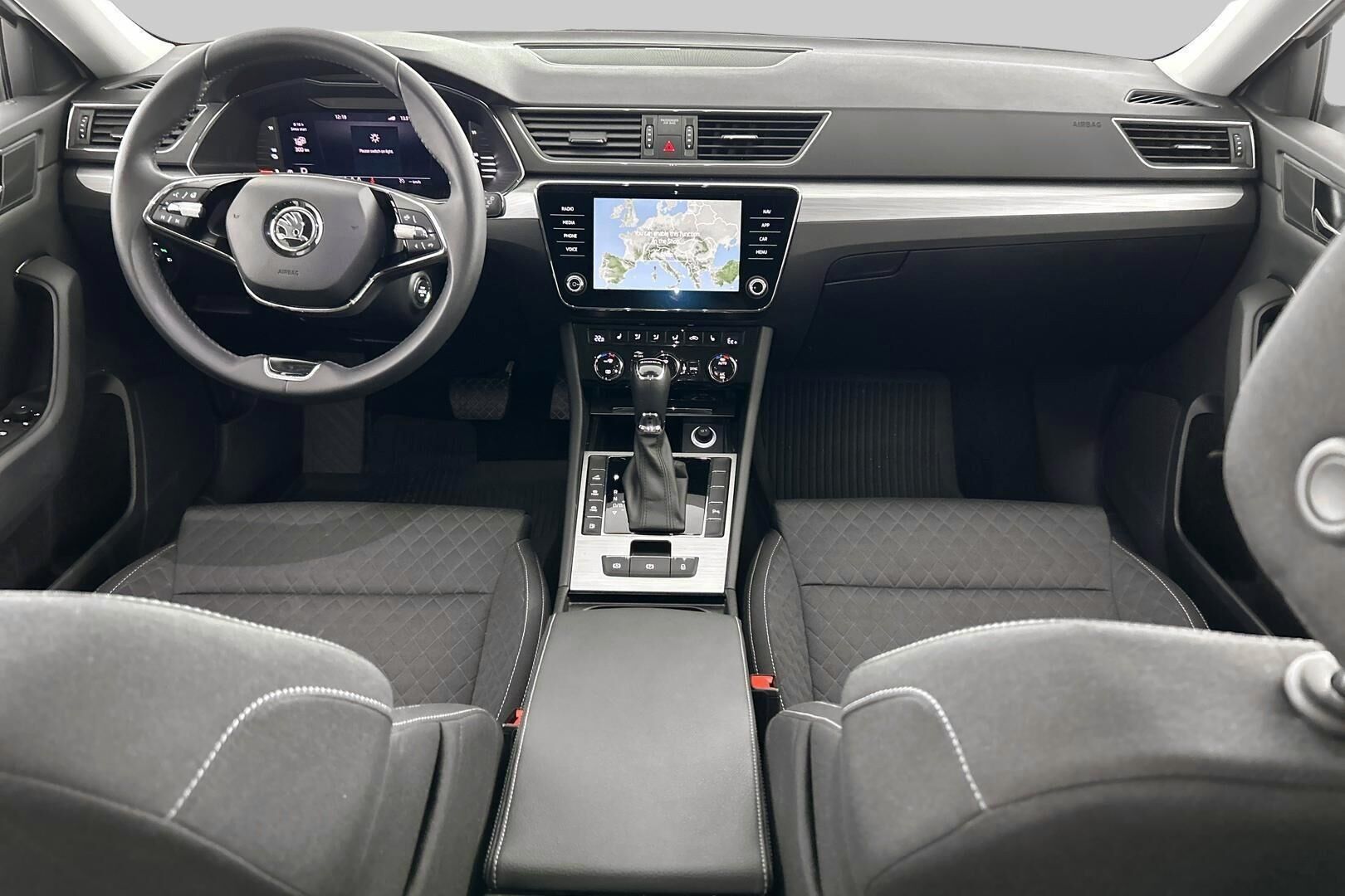 Skoda Superb iso kuva 10