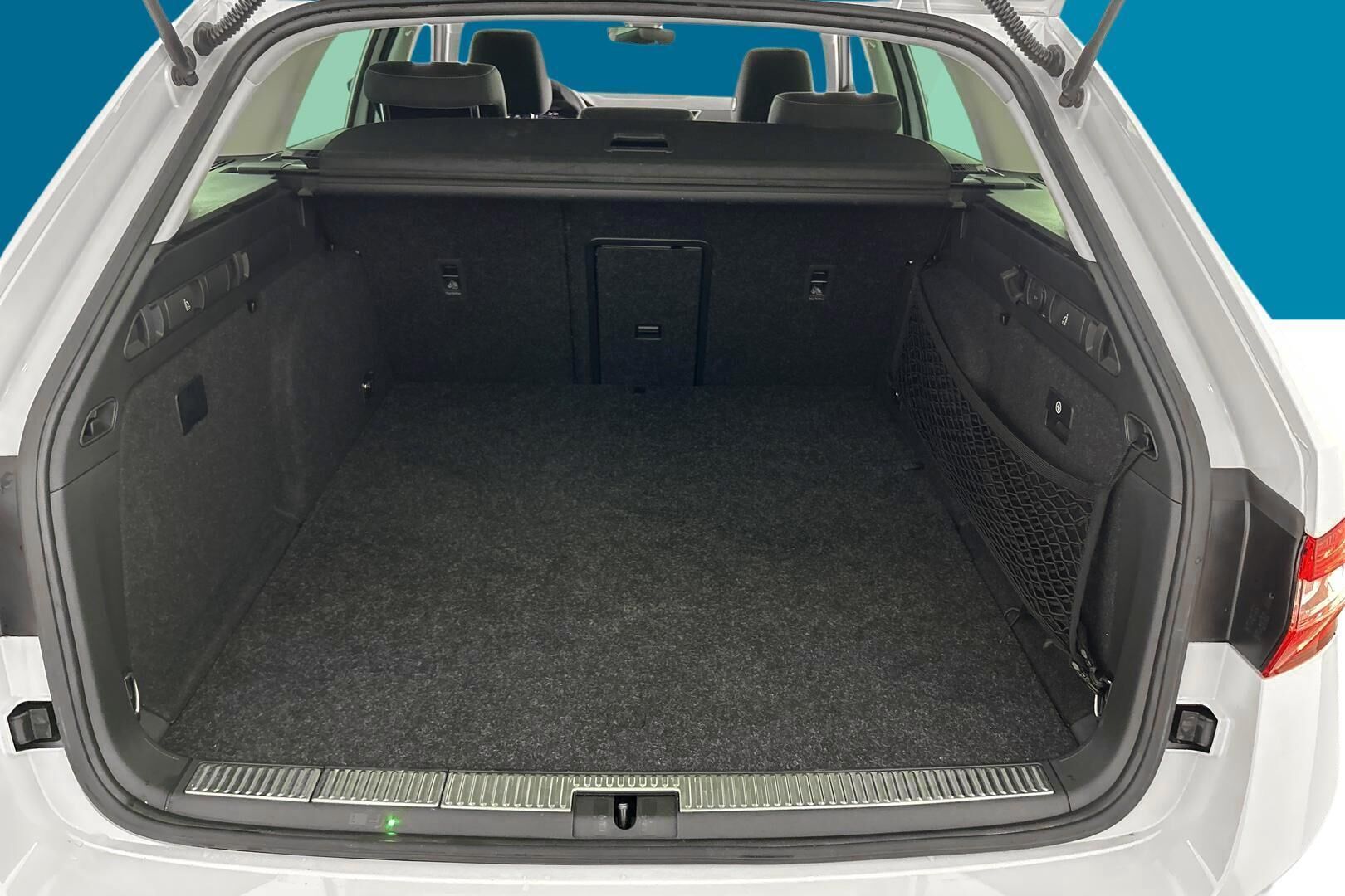 Skoda Superb iso kuva 11