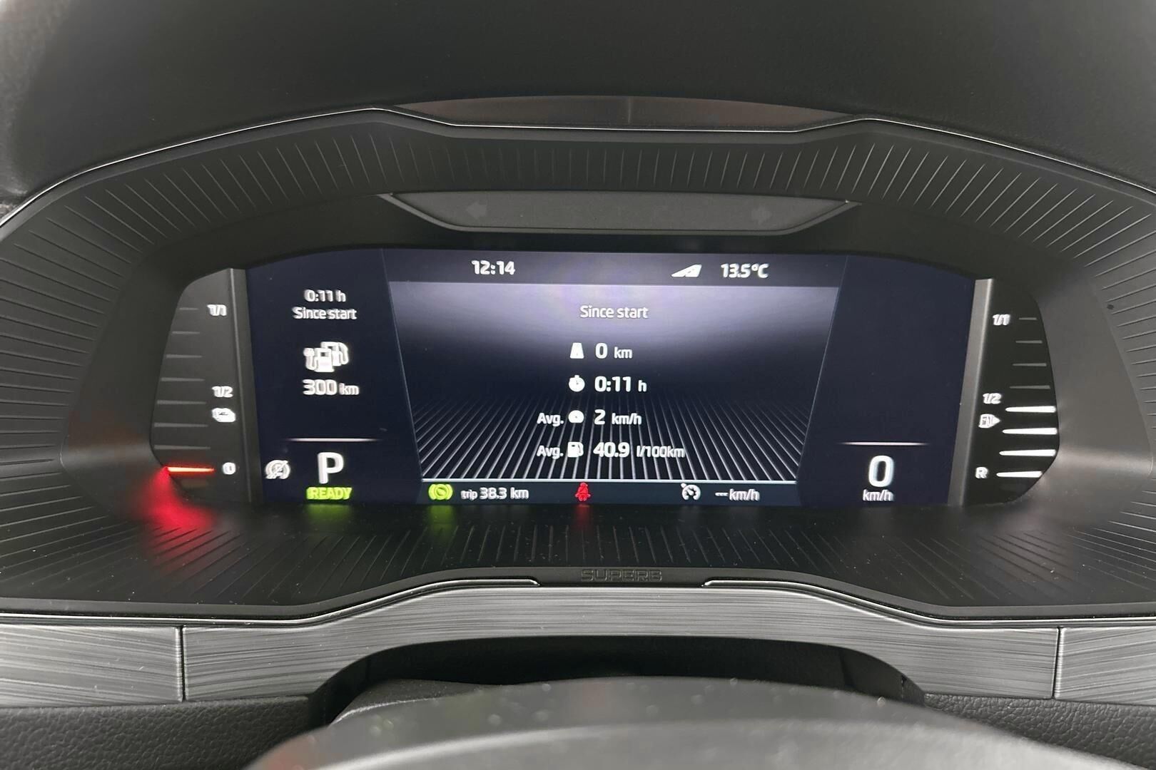 Skoda Superb iso kuva 13