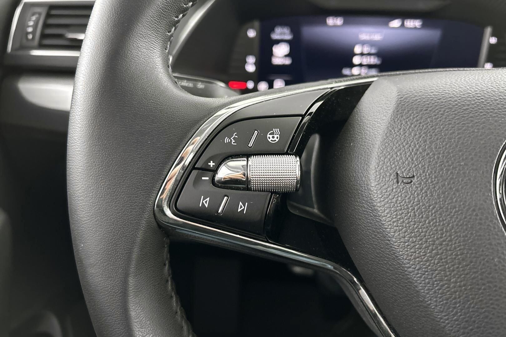 Skoda Superb iso kuva 15