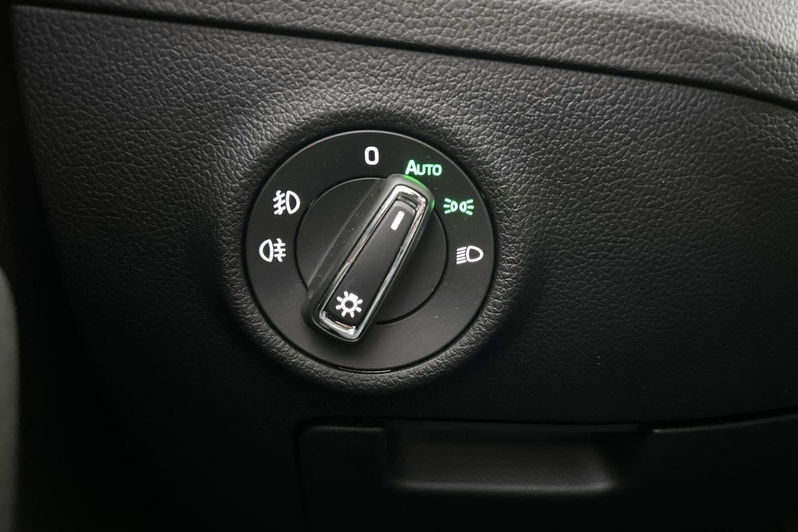 Skoda Superb iso kuva 18