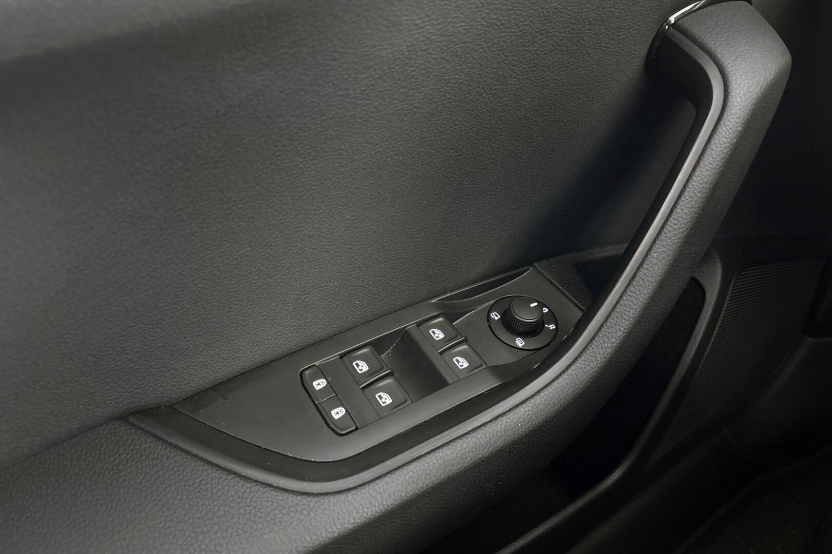 Skoda Superb iso kuva 19