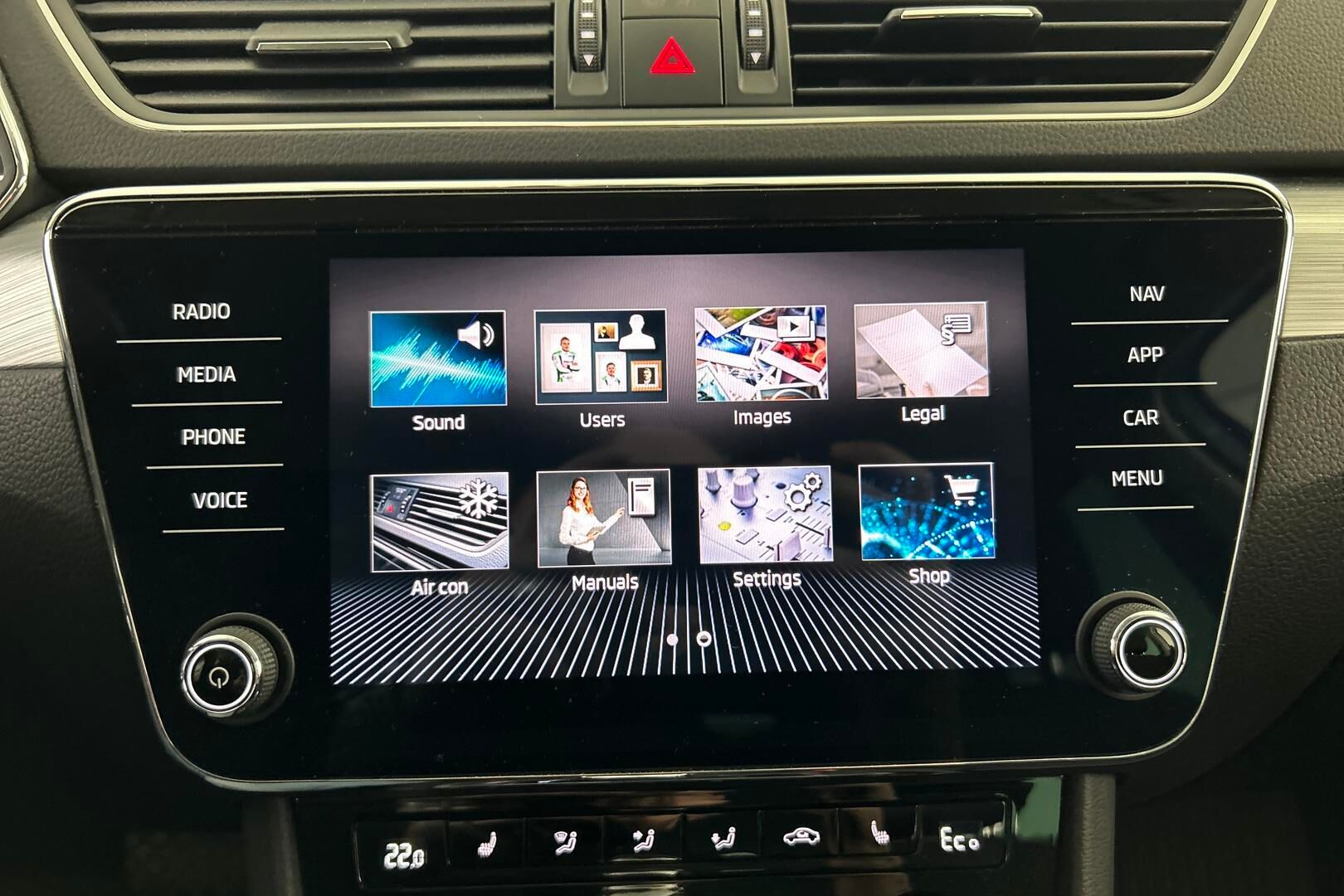 Skoda Superb iso kuva 22