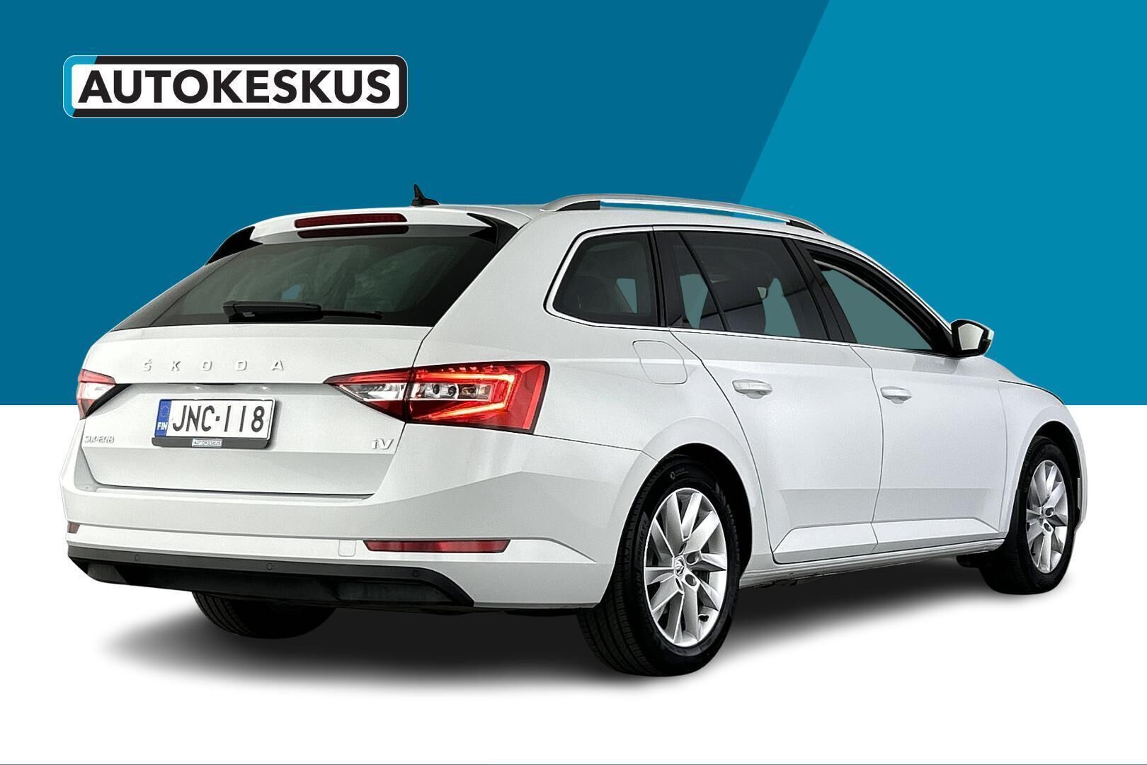 Skoda Superb iso kuva 4