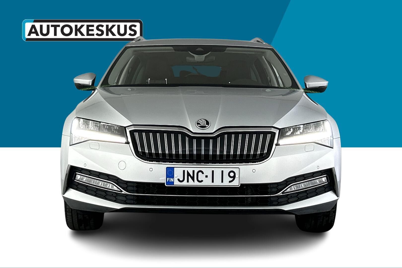 Skoda Superb iso kuva 1