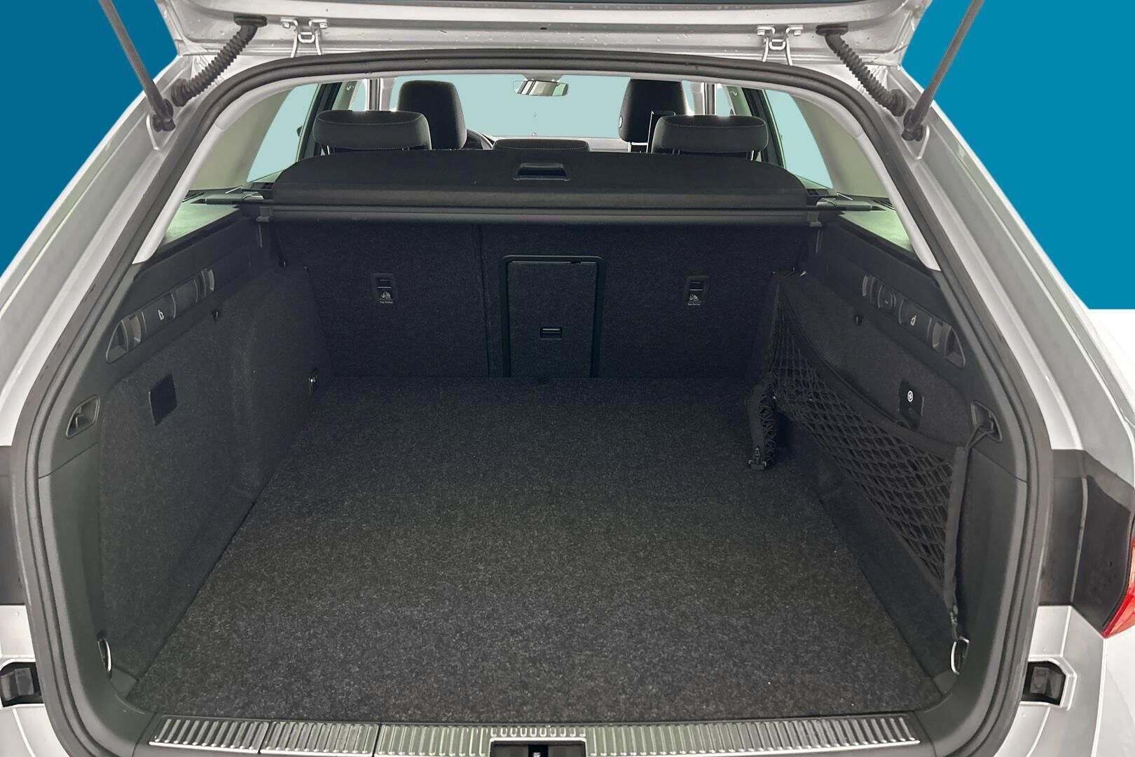 Skoda Superb iso kuva 11