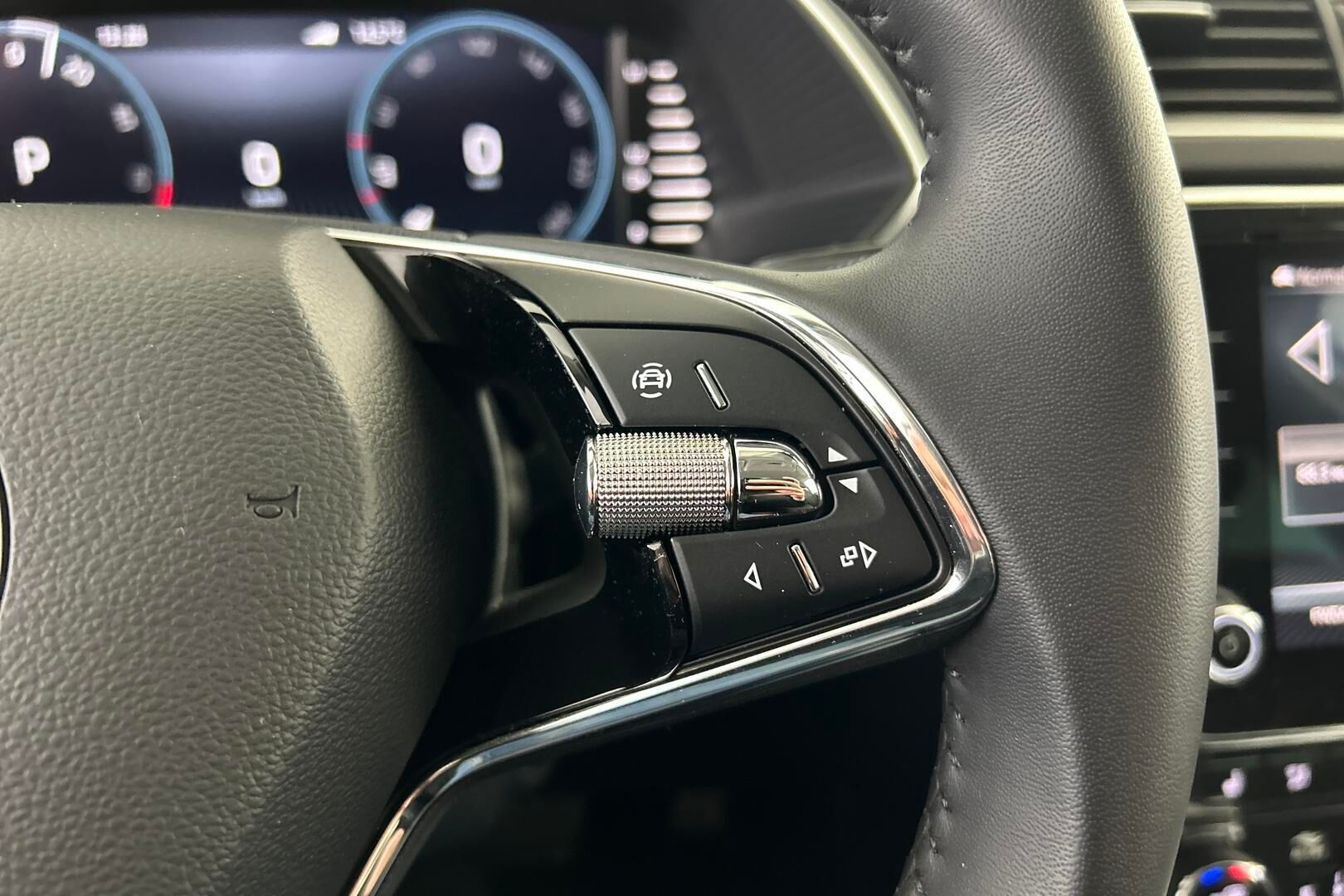 Skoda Superb iso kuva 15