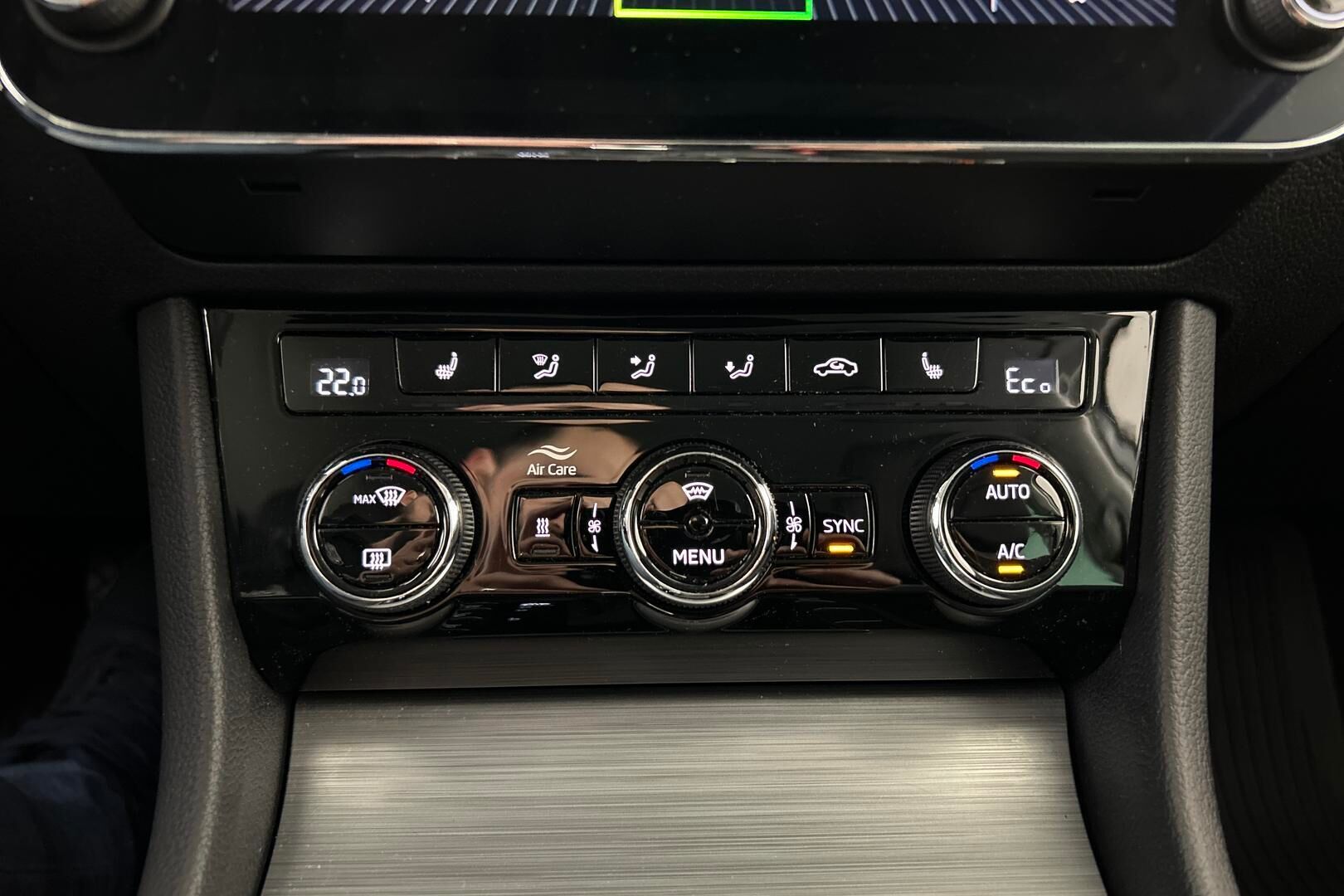 Skoda Superb iso kuva 18