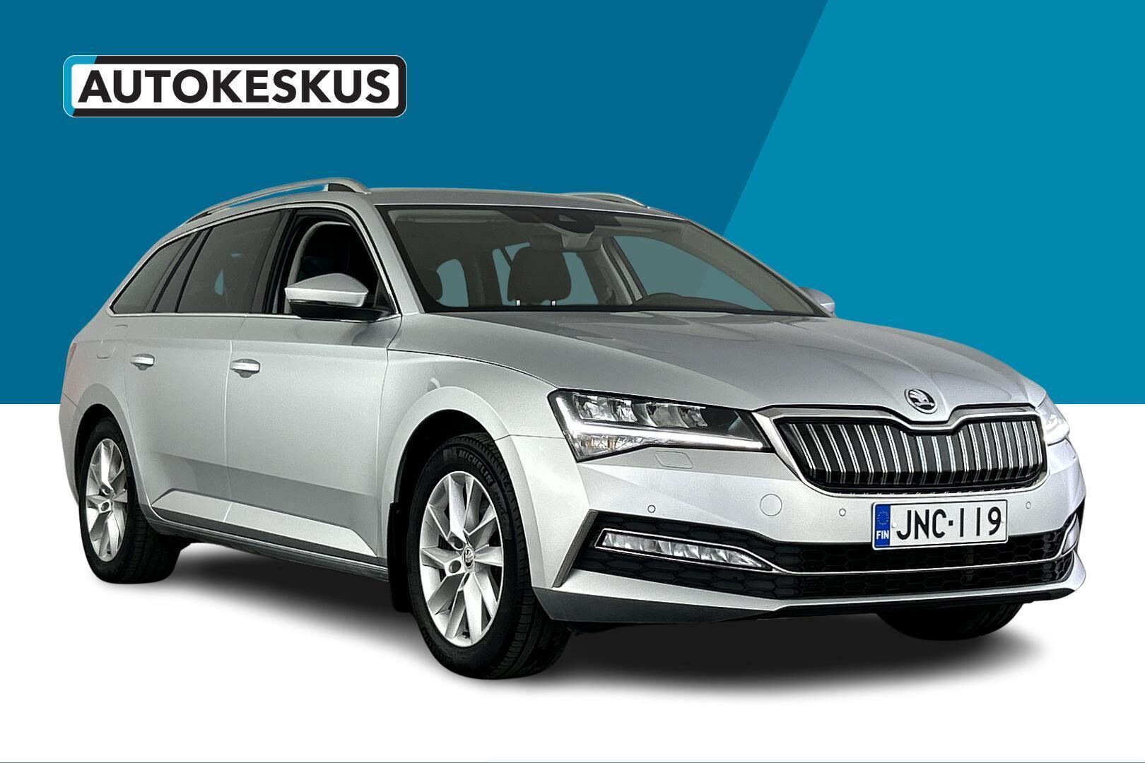 Skoda Superb iso kuva 2