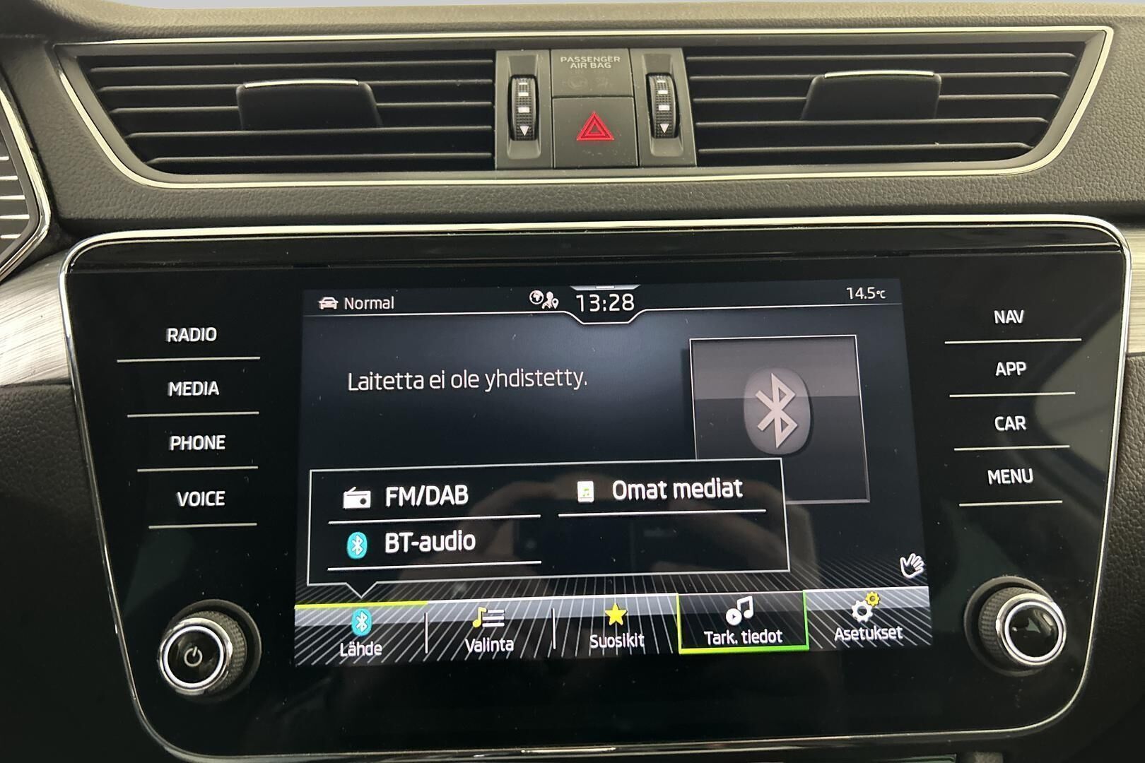 Skoda Superb iso kuva 20
