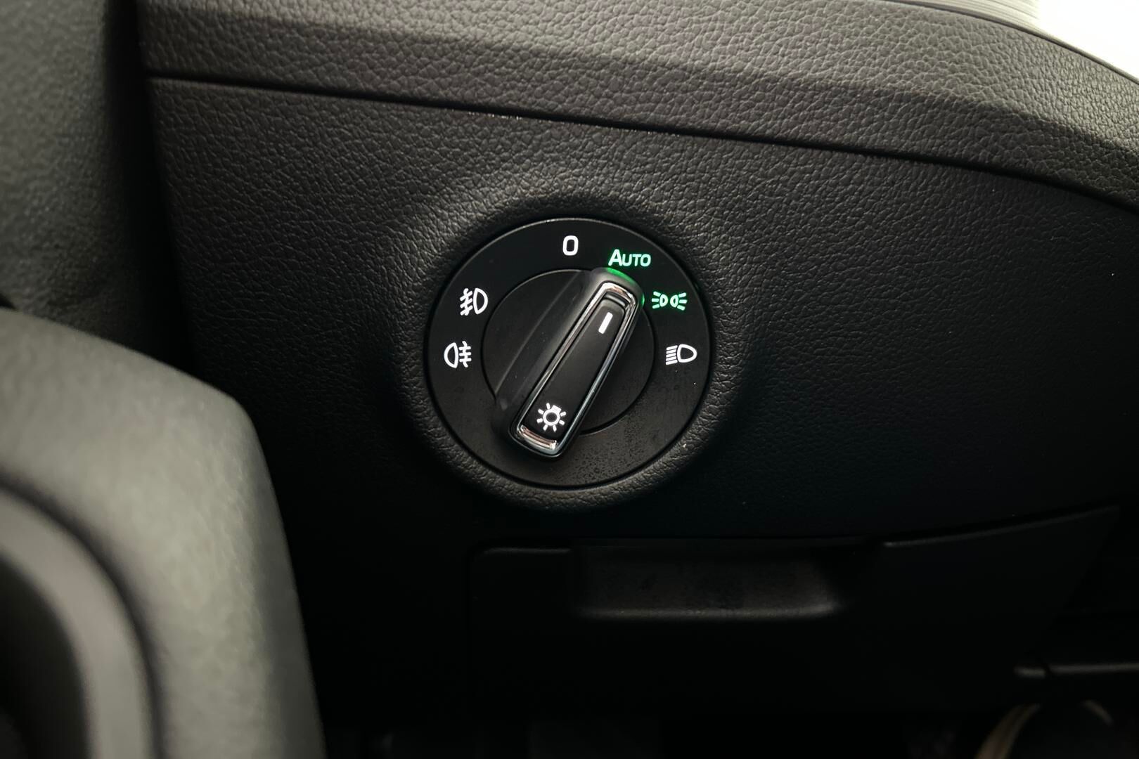 Skoda Superb iso kuva 24