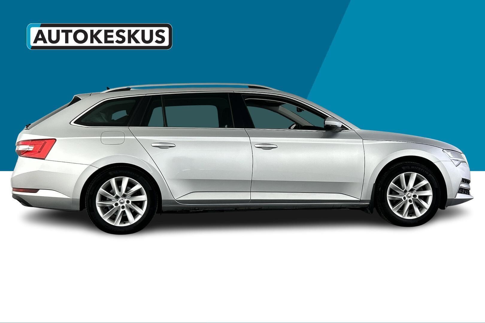 Skoda Superb iso kuva 3