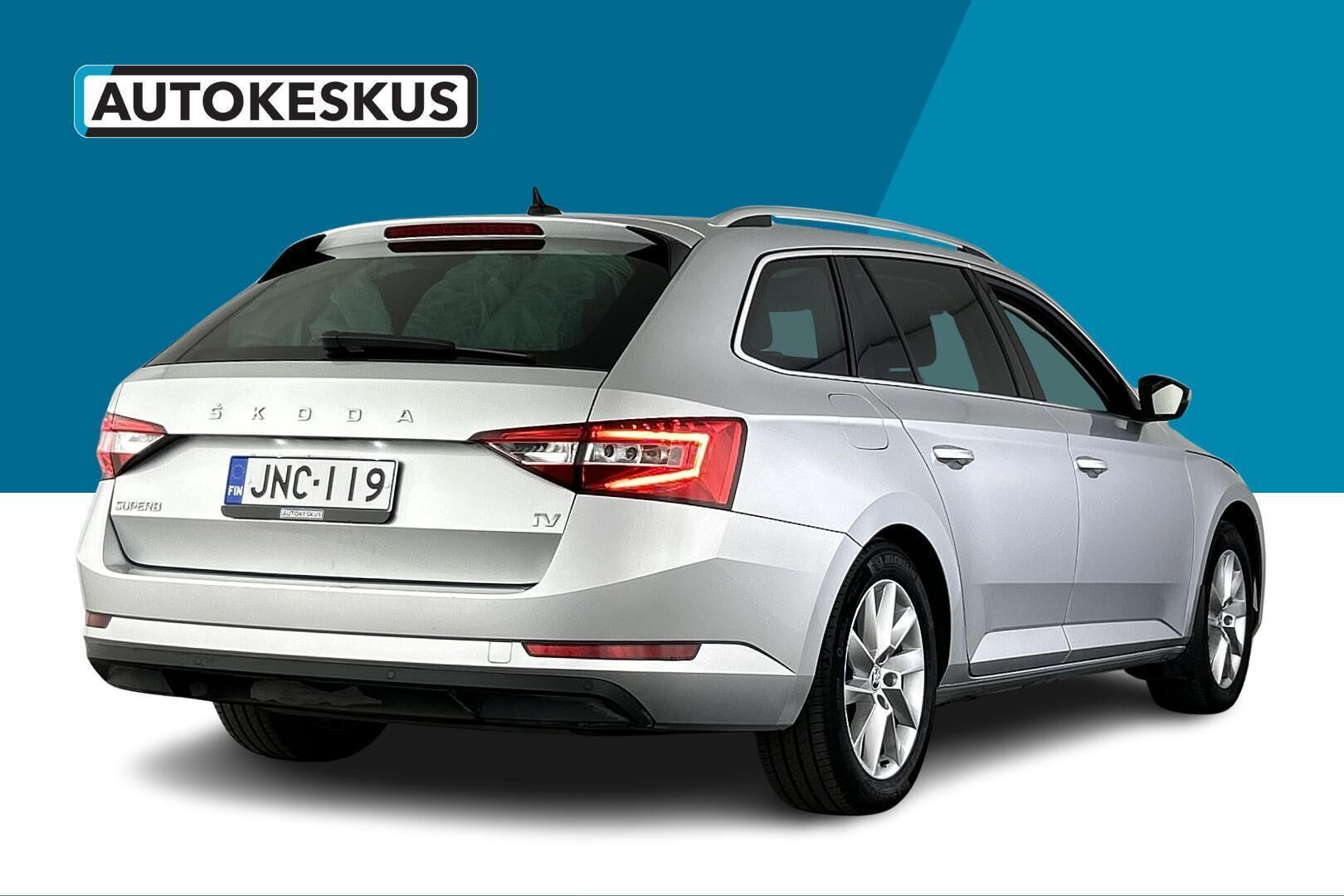Skoda Superb iso kuva 4