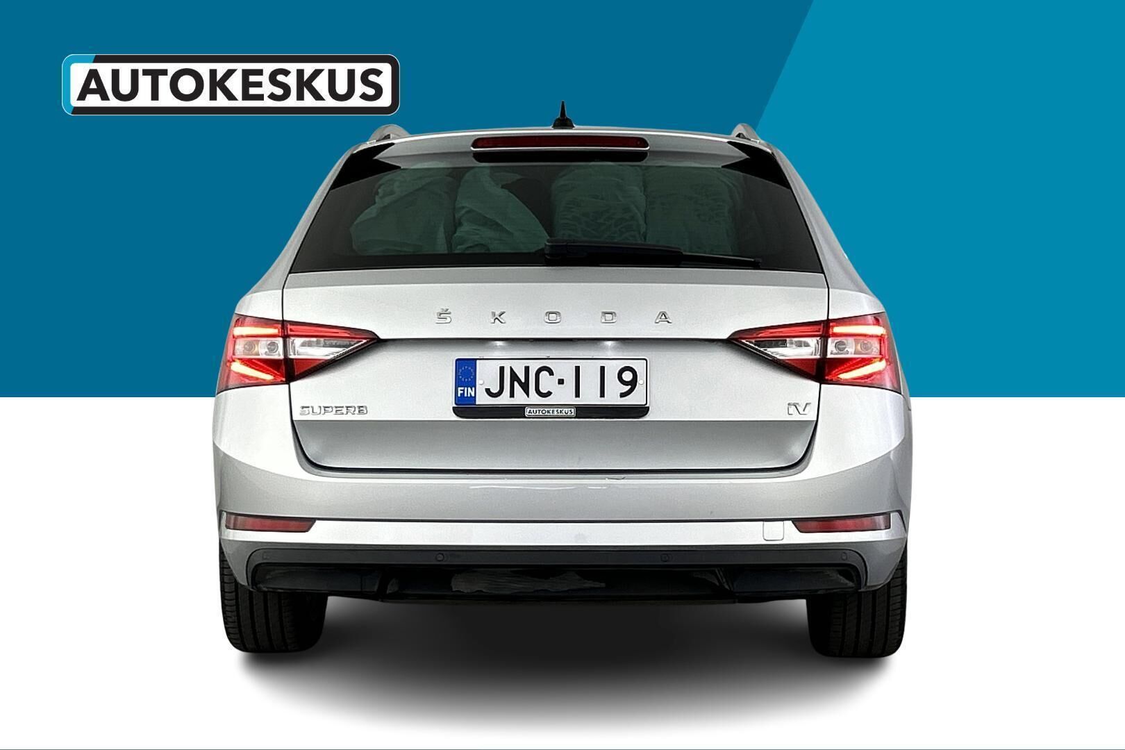 Skoda Superb iso kuva 5